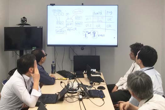 別の会議室（遠隔地）で画面を共有